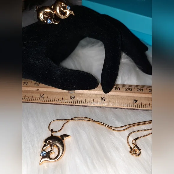 Dolphin set- blue rhinestone necklace and earrings great preloved condition - Picture 2 of 6
